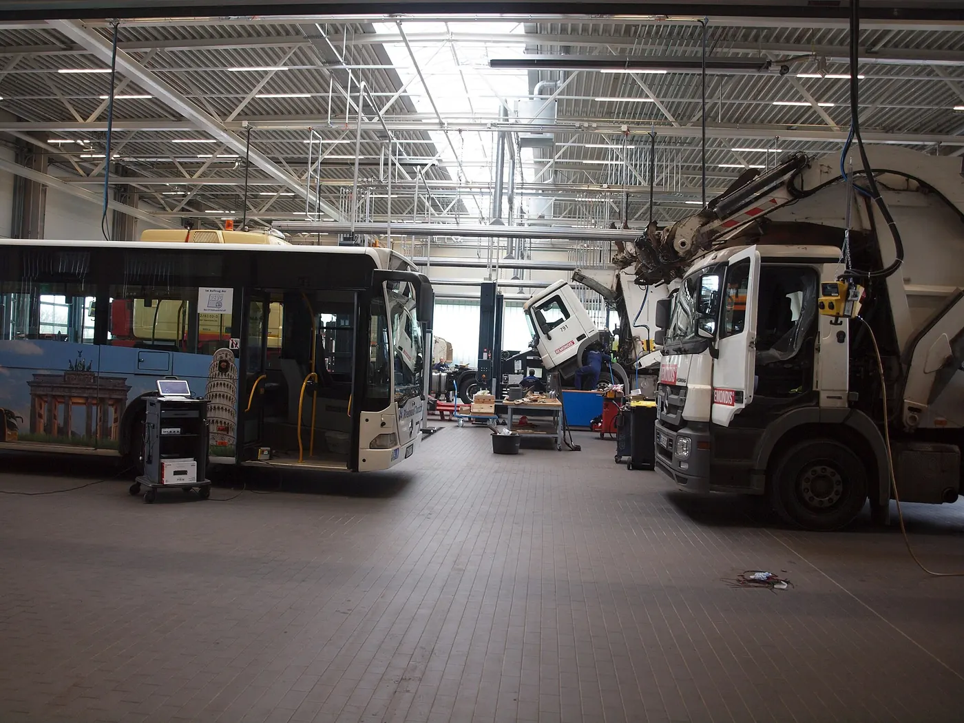 Didelės autoserviso dirbtuvės